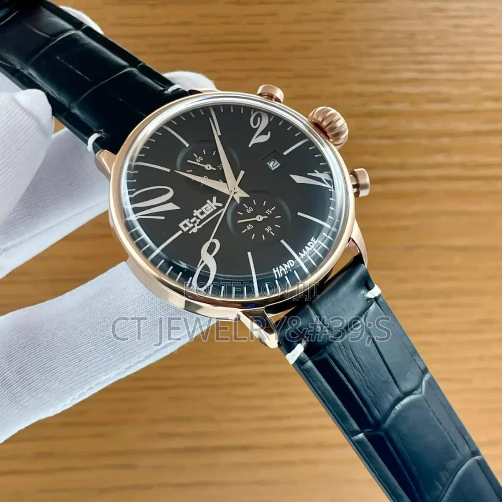 Nice Q-tek Chronograph With A White Dial Alligator-style Leather Strap