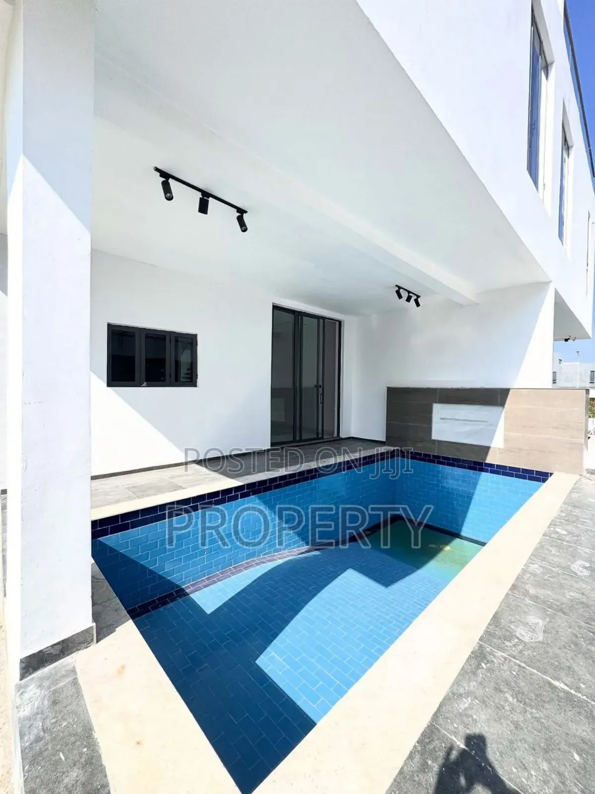 5bdrm Duplex in Ikate for sale