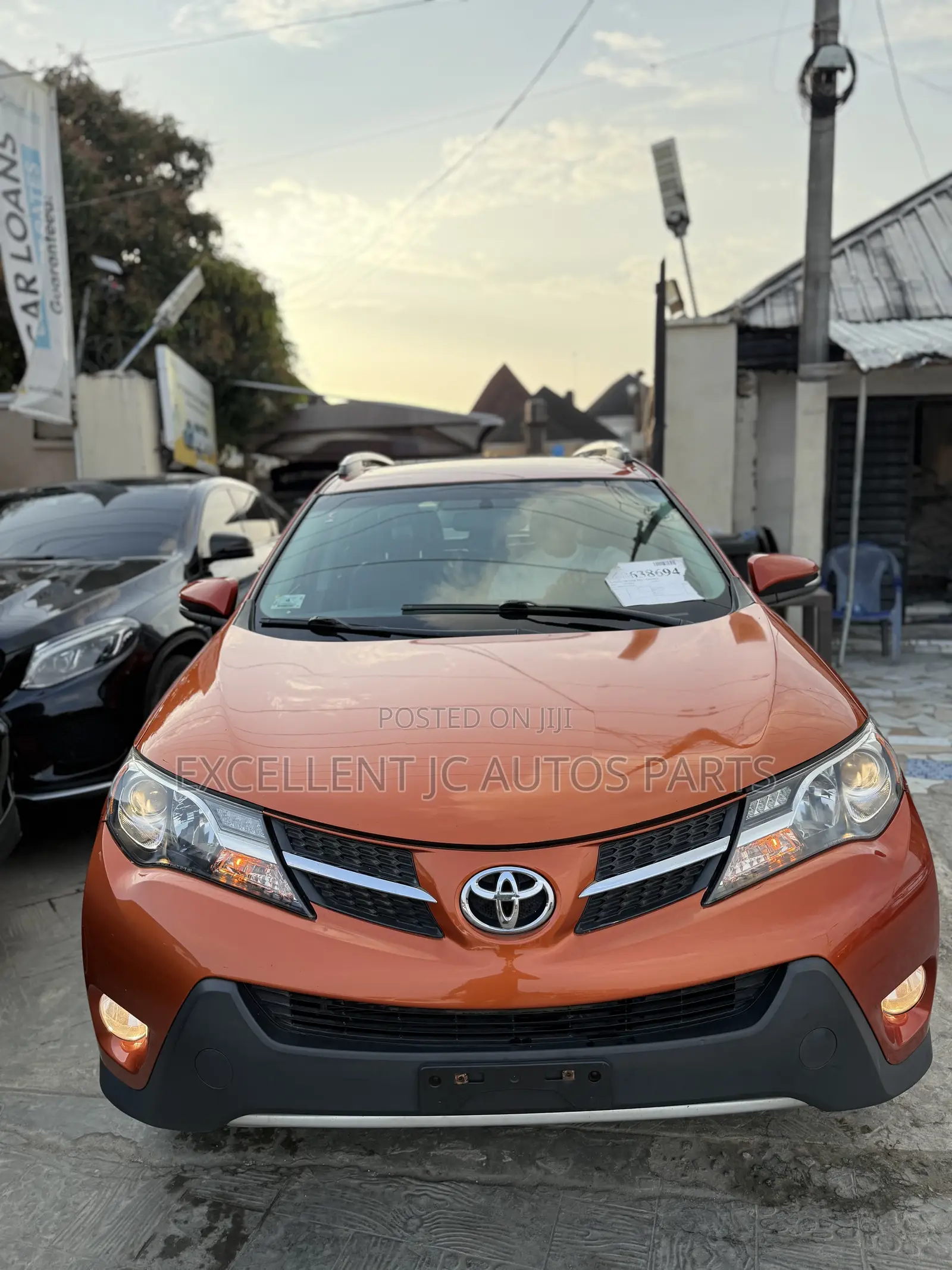 Toyota RAV4 Limited 4dr SUV (2.5L 4cyl 6A) 2015 Orange