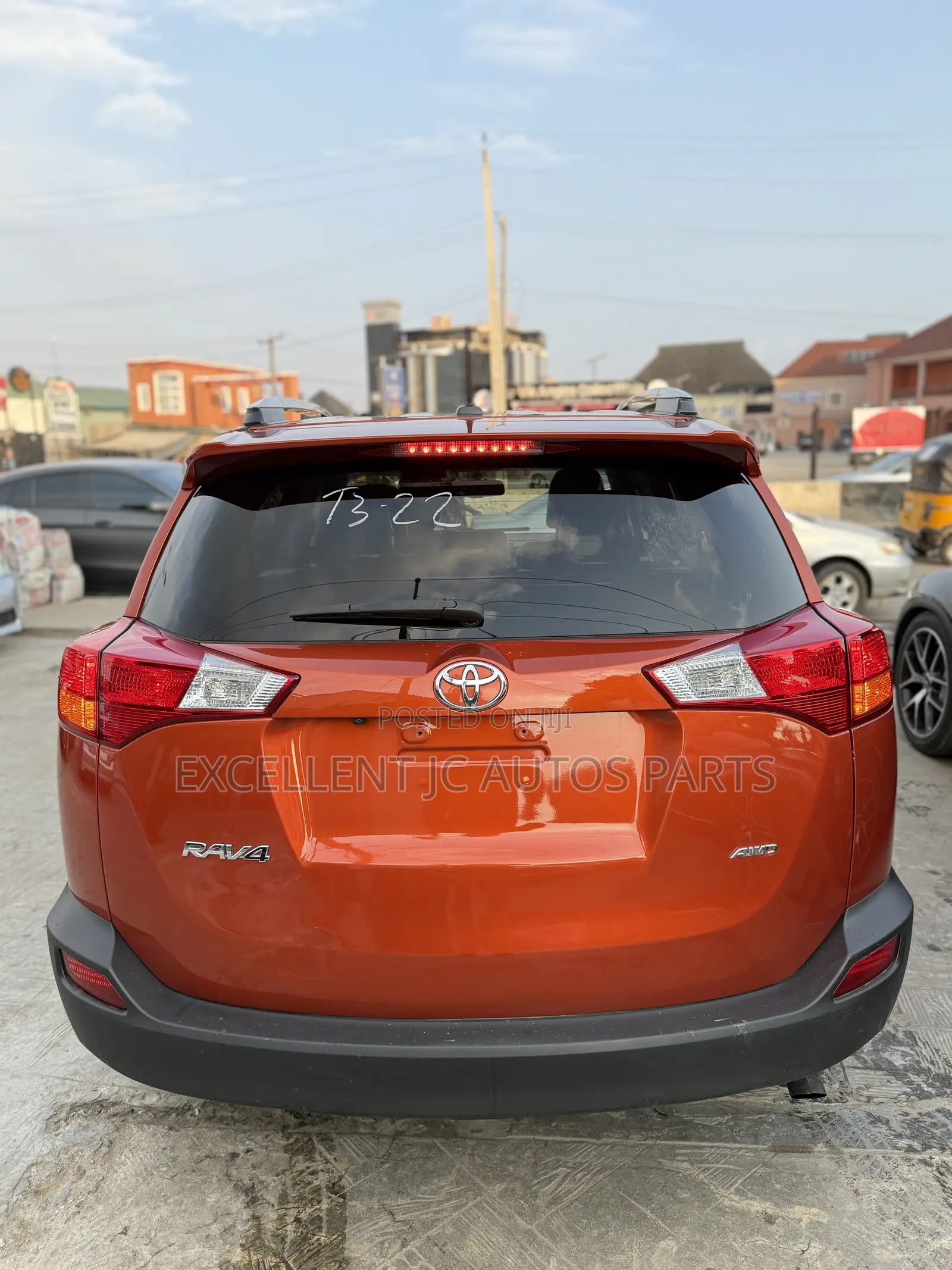 Toyota RAV4 Limited 4dr SUV (2.5L 4cyl 6A) 2015 Orange