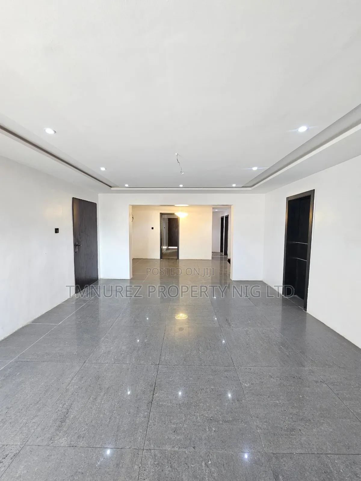 3bdrm Apartment in Lekki Phase1 for sale
