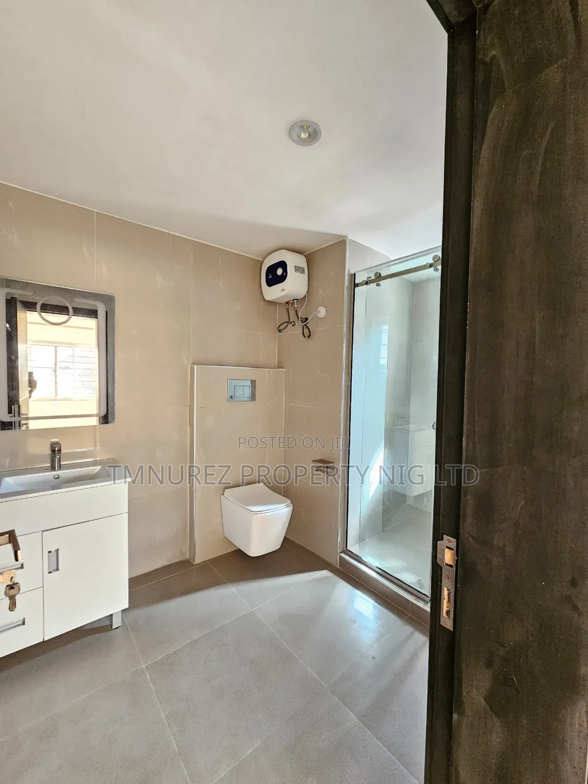 3bdrm Apartment in Lekki Phase1 for sale