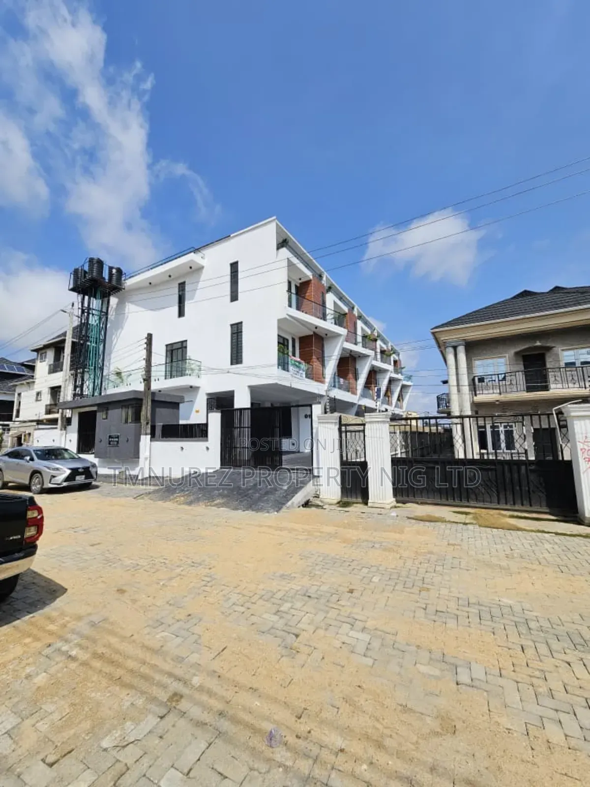 4bdrm Duplex in Orchild In An Estate, Chevron for sale