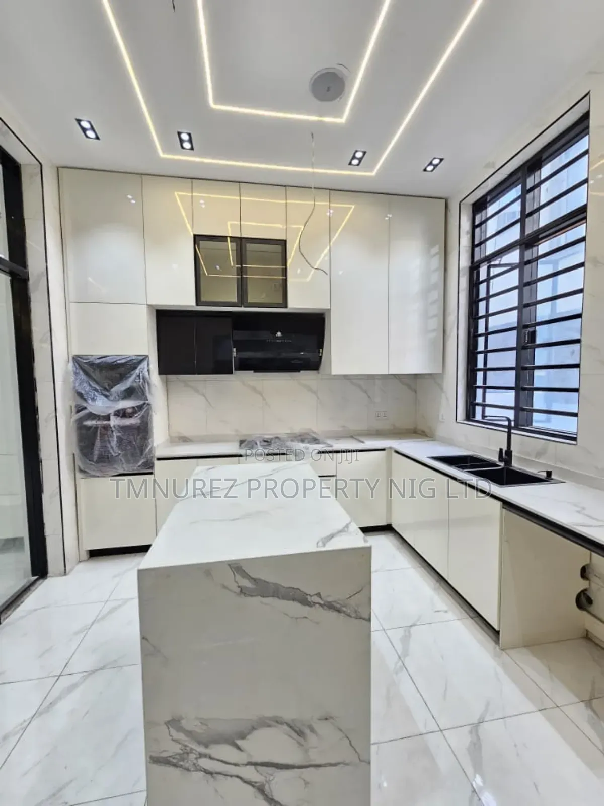 4bdrm Duplex in Orchild In An Estate, Chevron for sale