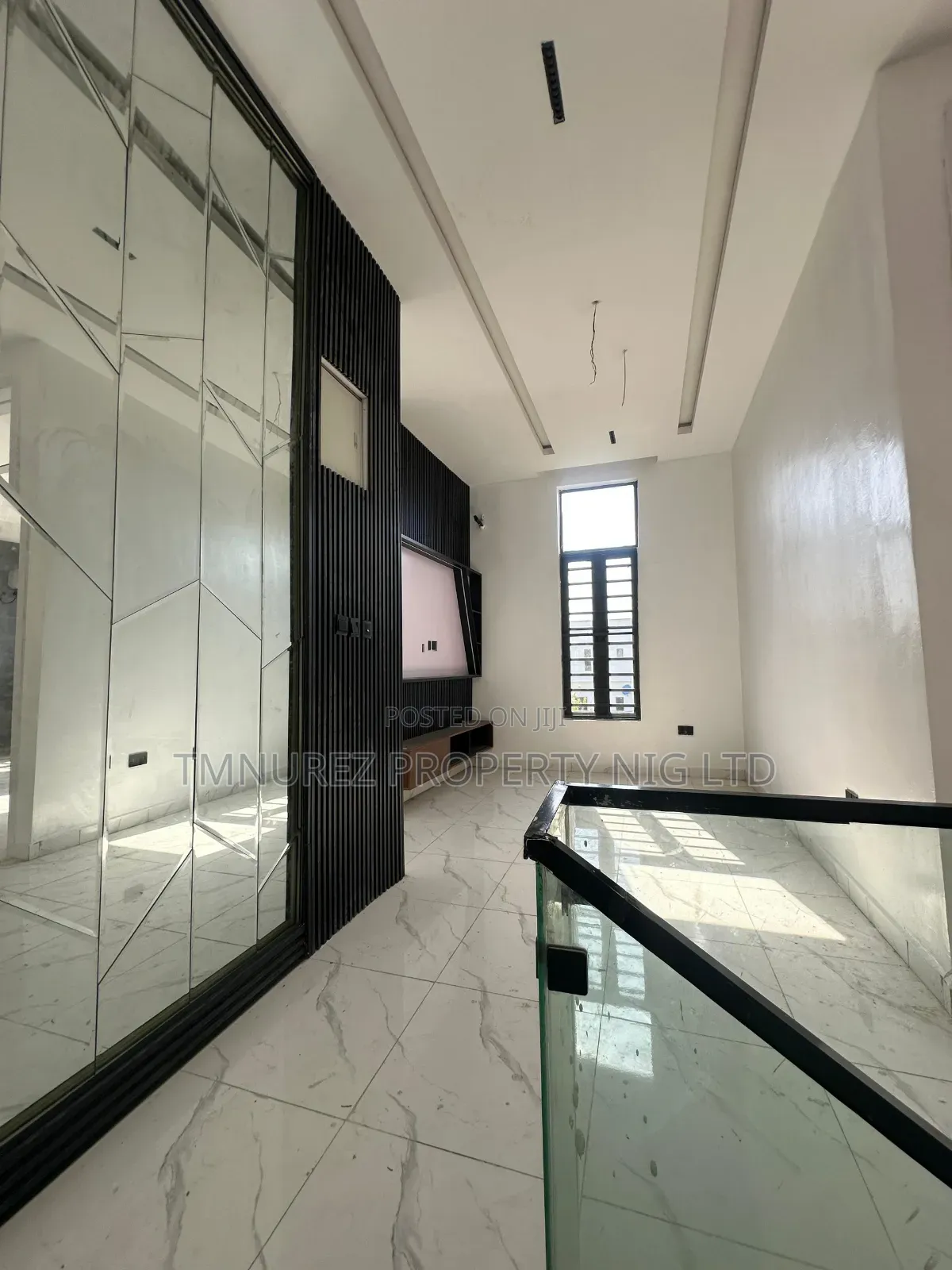 4bdrm Duplex in Dpk, Chevron for sale