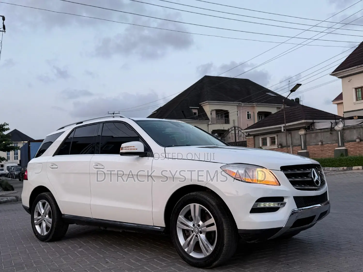 Mercedes-Benz M Class ML350 4MATIC 4dr SUV AWD (3.5L 6cyl 7A) 2014