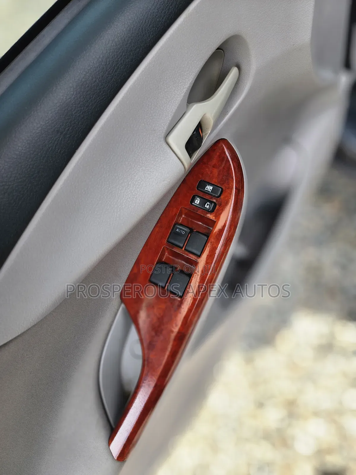 Toyota Corolla LE 4dr Sedan (1.8L 4cyl 4A) 2011 Gray
