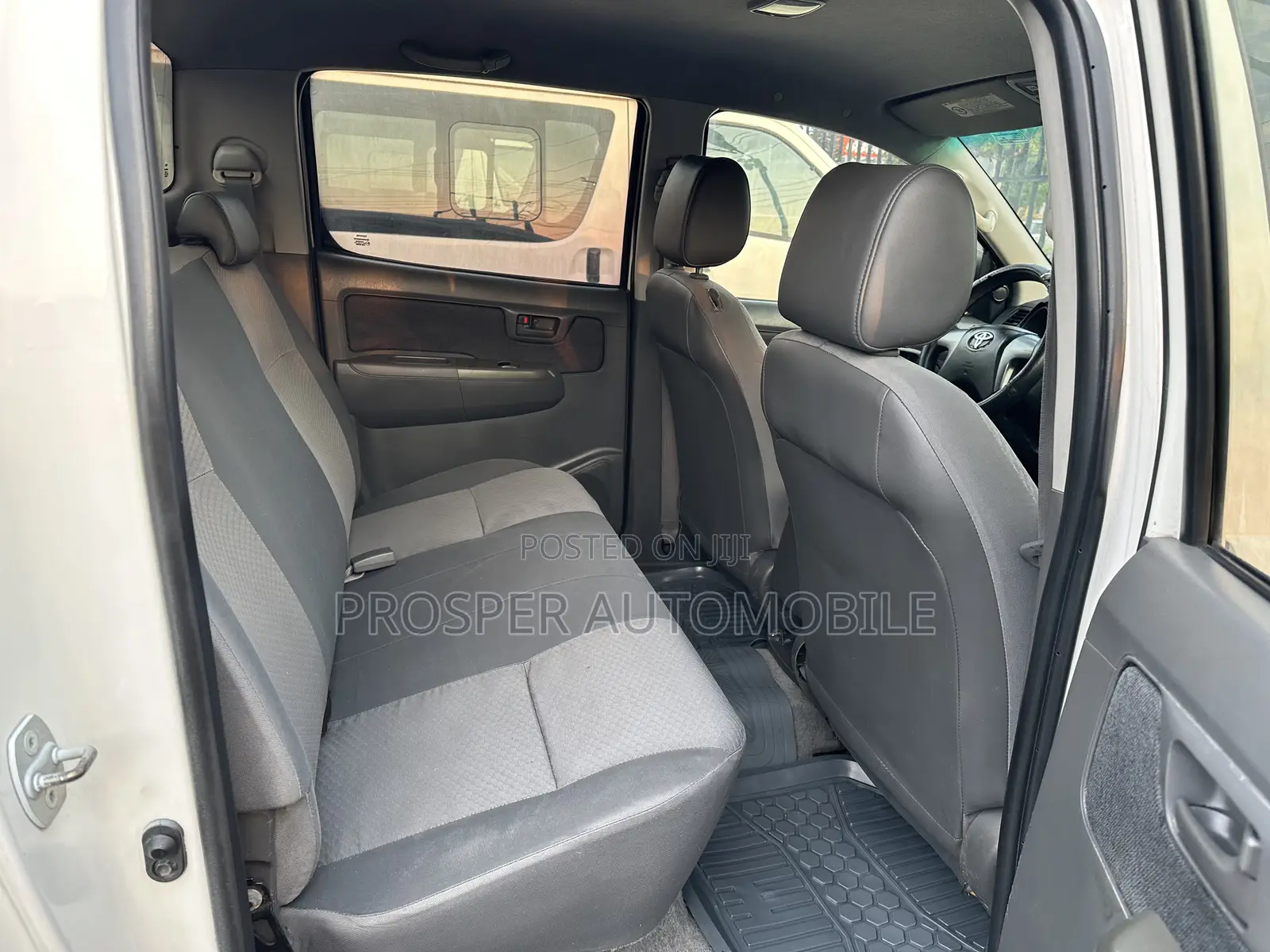 Toyota Hilux SR5 4x4 2015 White