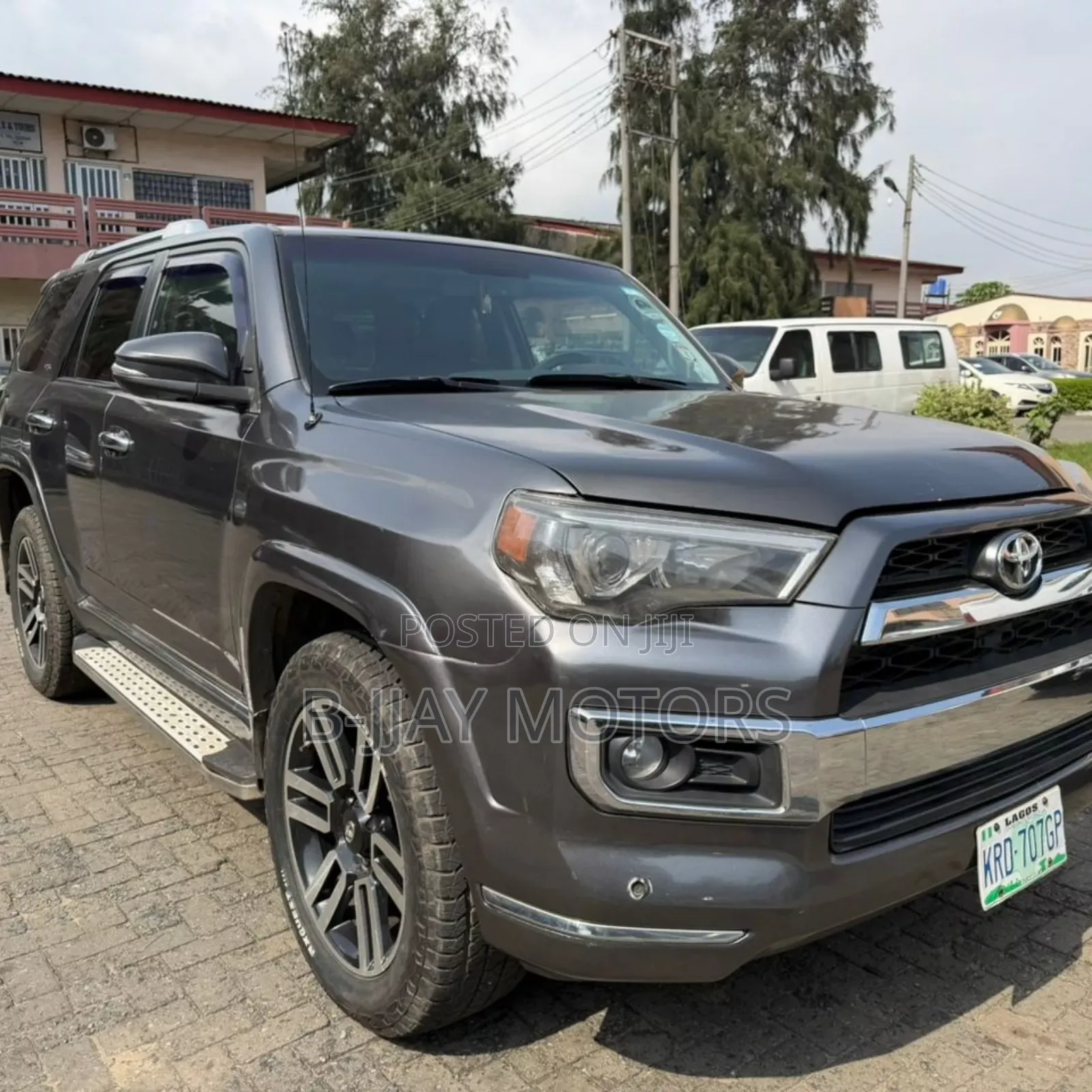 Toyota 4-Runner Limited 4WD 2011 Gray