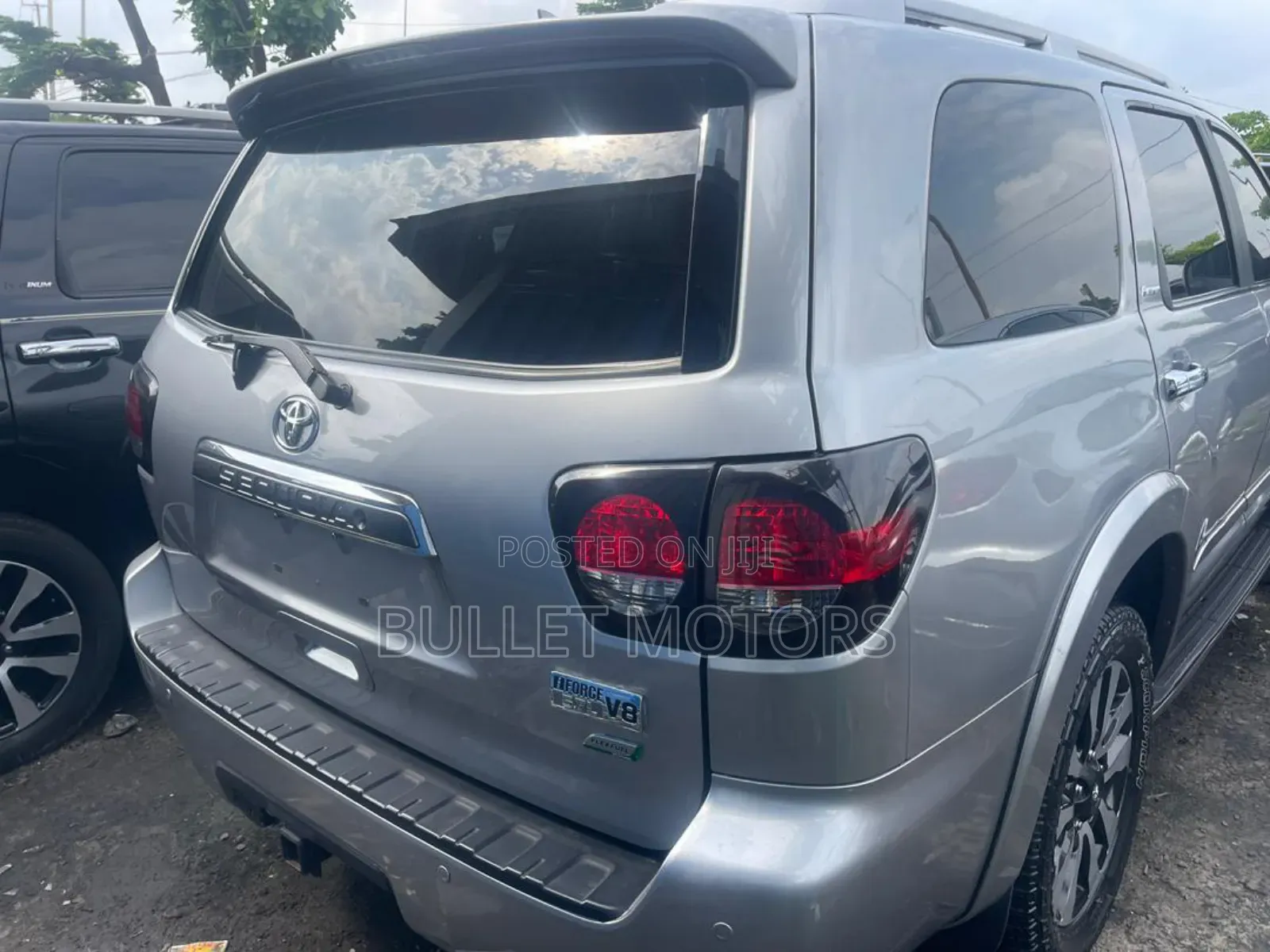 Toyota Sequoia Platinum 4dr SUV 4WD (5.7L 8cyl 6A) 2014 Silver