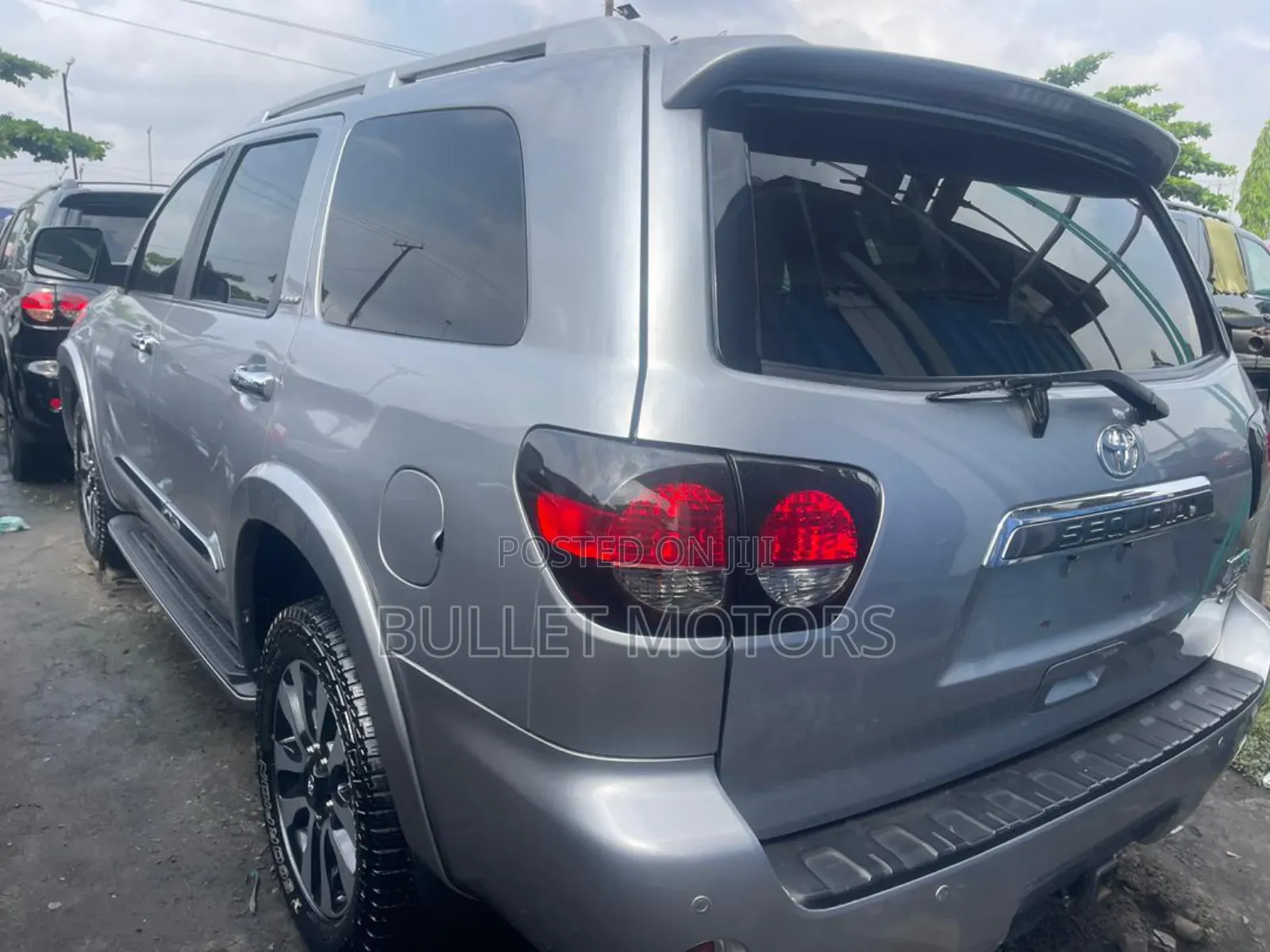 Toyota Sequoia Platinum 4dr SUV 4WD (5.7L 8cyl 6A) 2014 Silver