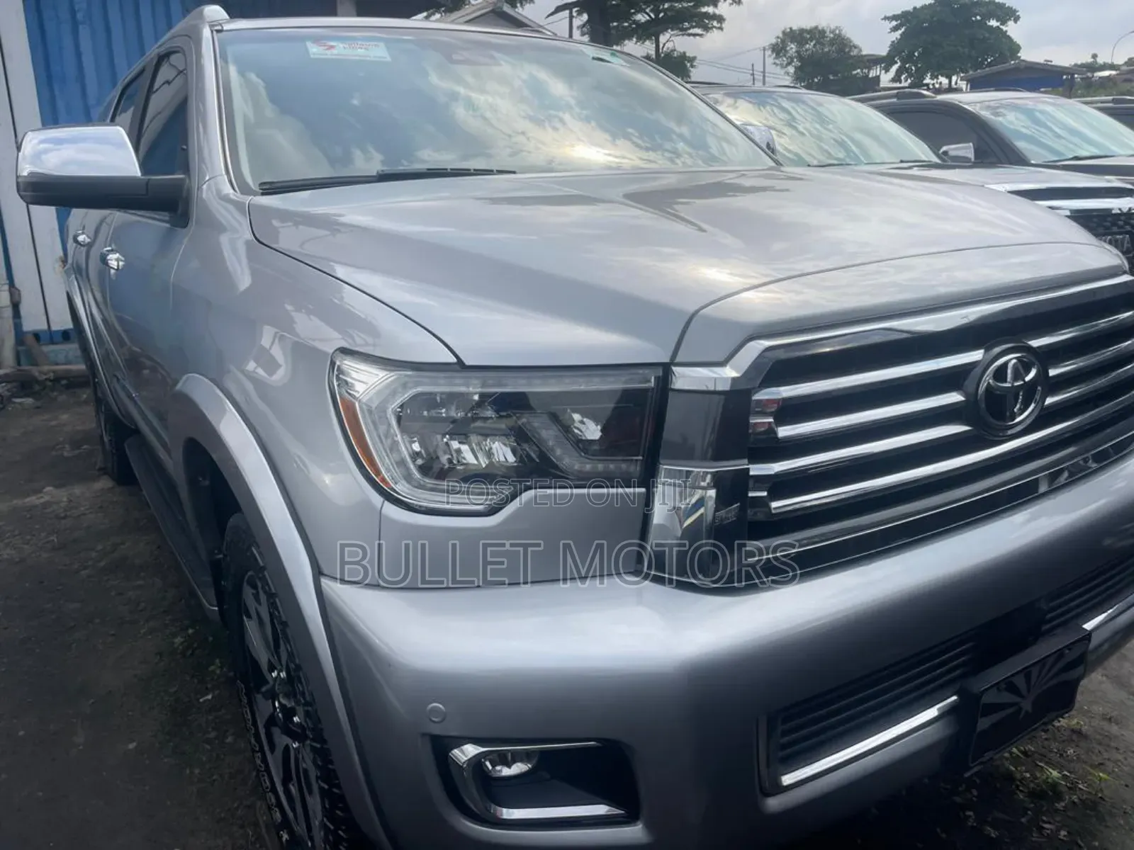 Toyota Sequoia Platinum 4dr SUV 4WD (5.7L 8cyl 6A) 2014 Silver