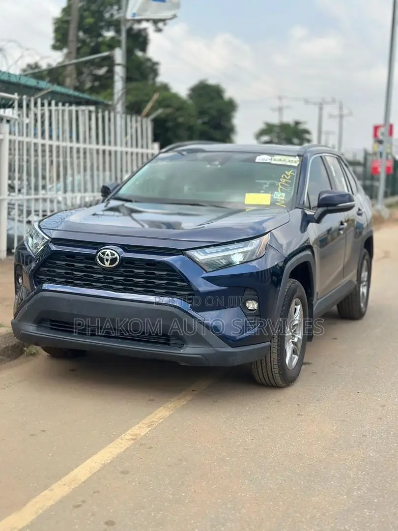 Toyota RAV4 XLE AWD 2024 Blue