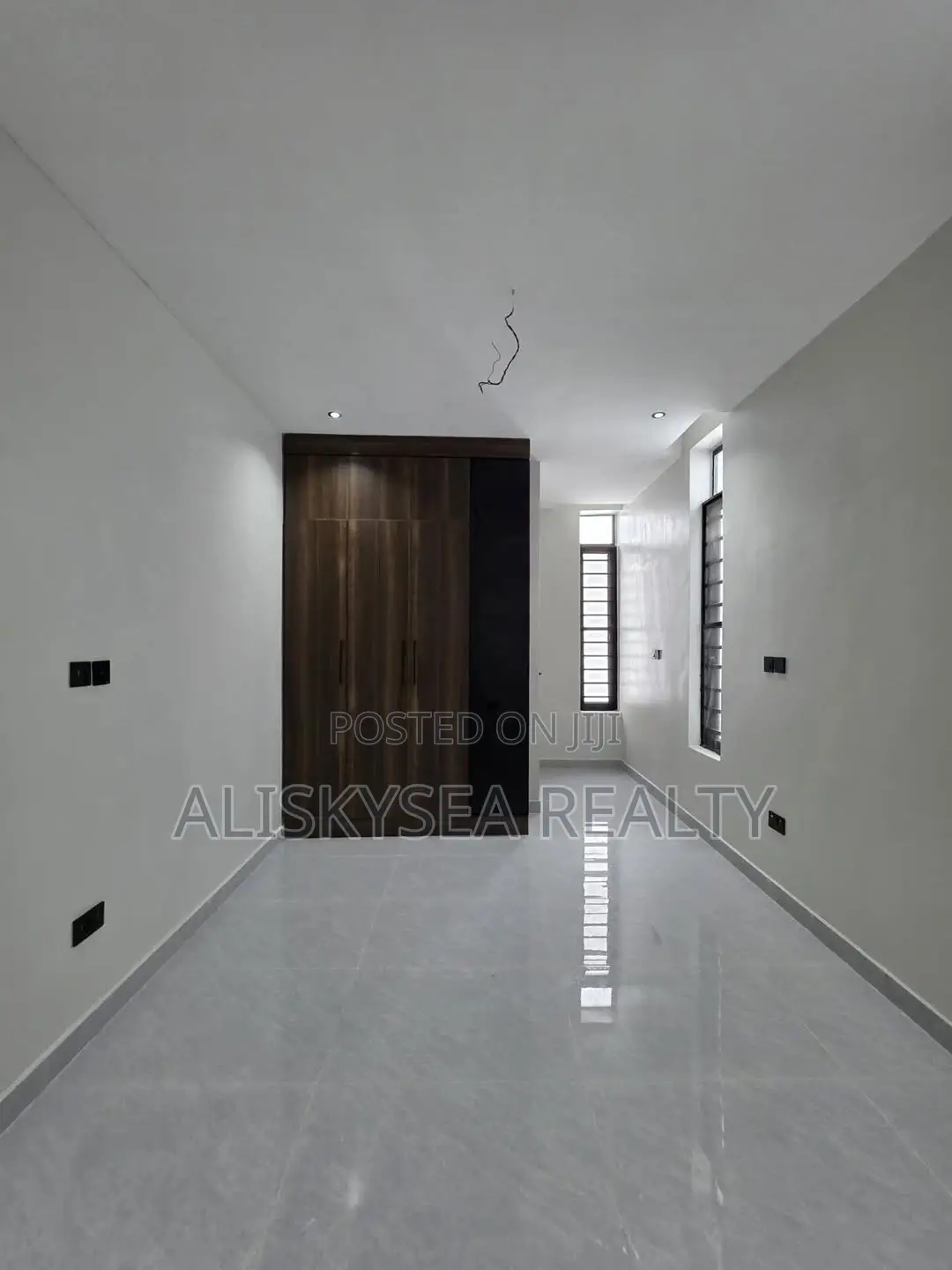 5bdrm Duplex in Lekki Phase 2 for sale