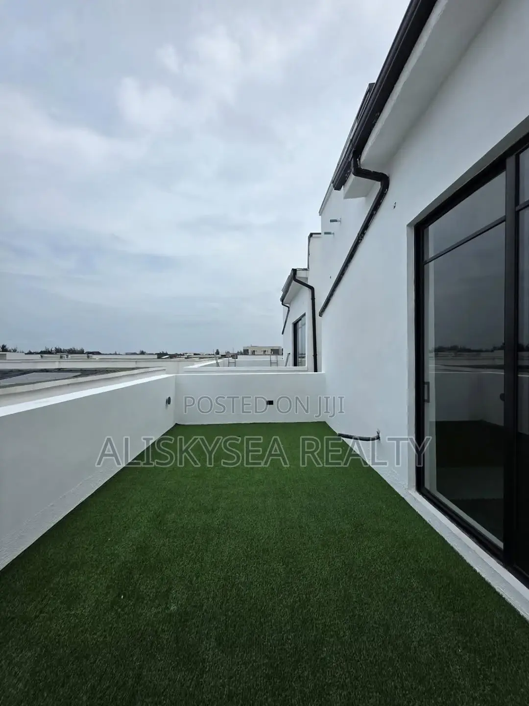 5bdrm Duplex in Lekki Phase 2 for sale