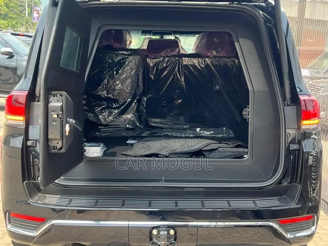 New Toyota Land Cruiser LC300 2025 Black