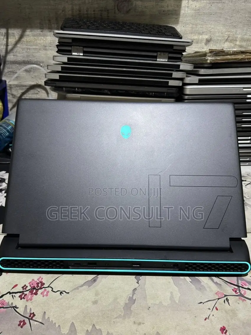 Laptop Dell Alienware m17 R5 32GB AMD Ryzen 7 SSD 1T