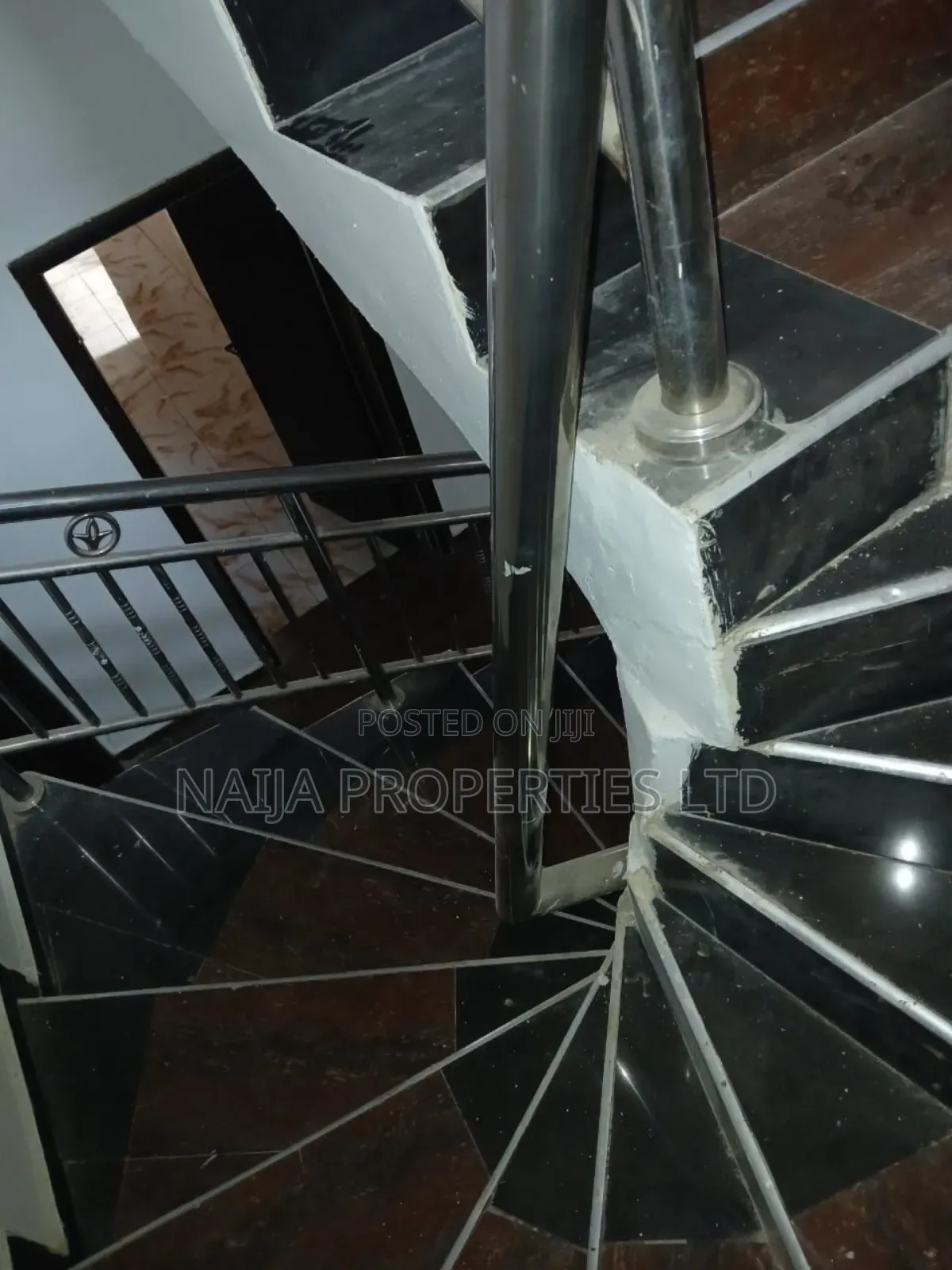 5bdrm Duplex in Chevron, Lekki for sale