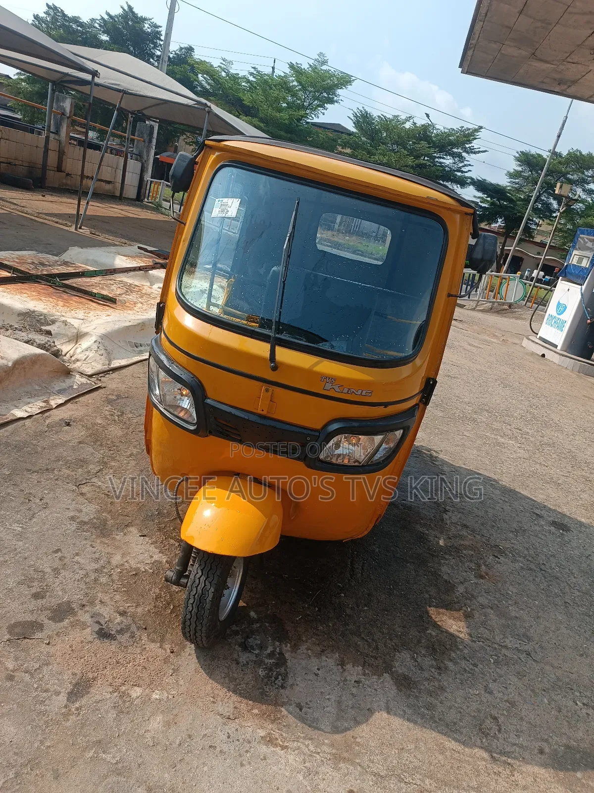 TVS King Cargo 2022 Yellow