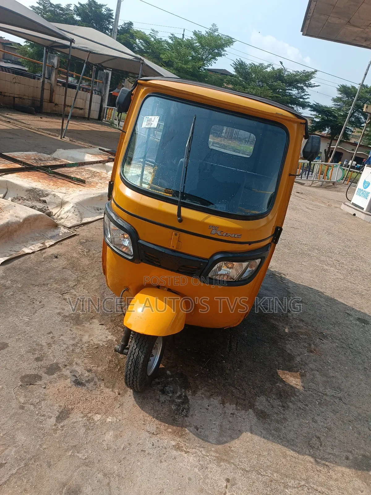 TVS King Cargo 2022 Yellow