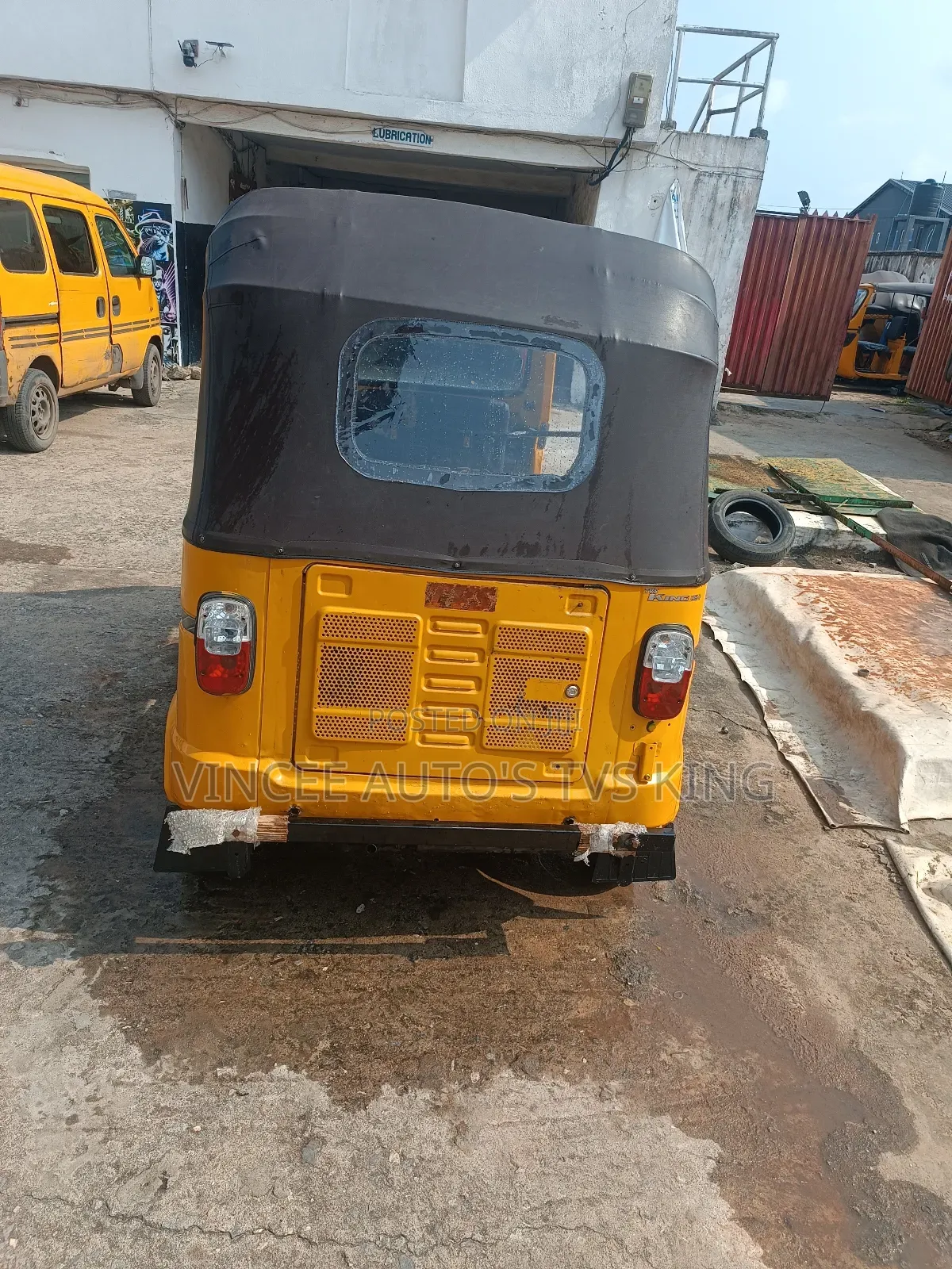 TVS King Cargo 2022 Yellow
