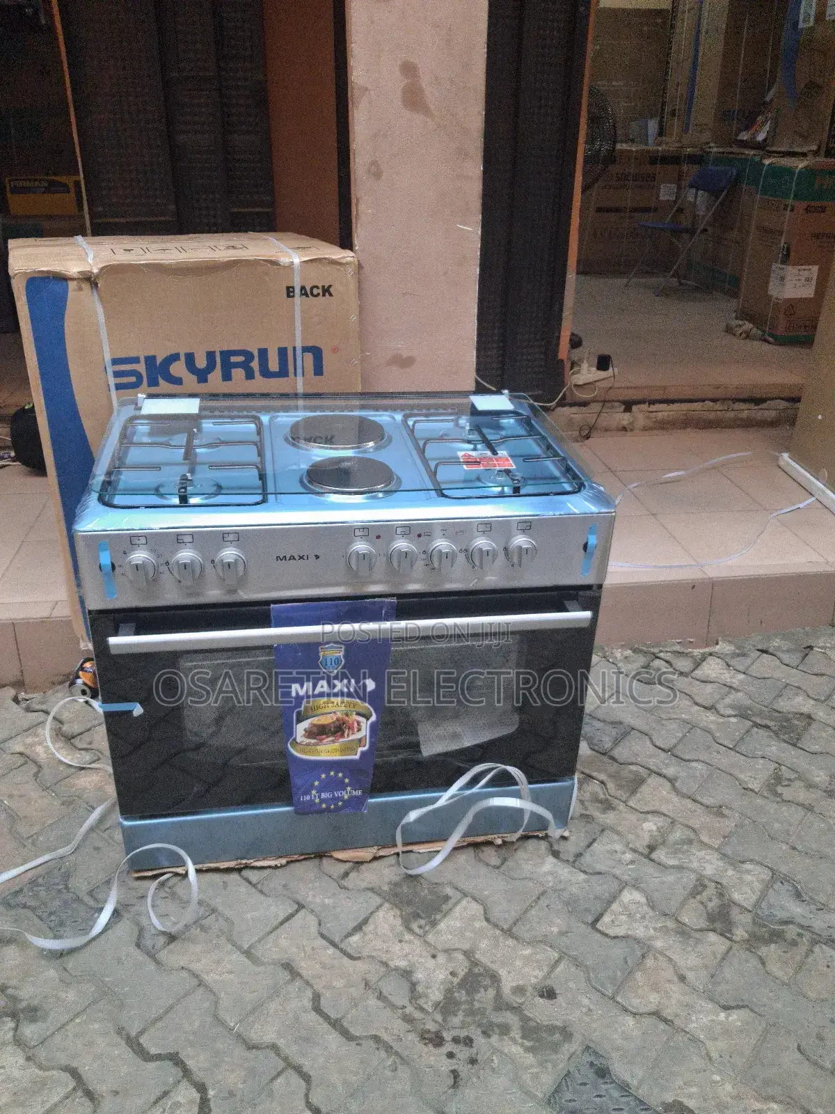 Maxi Gas Cooker Four Burnner and Two Hot Plate