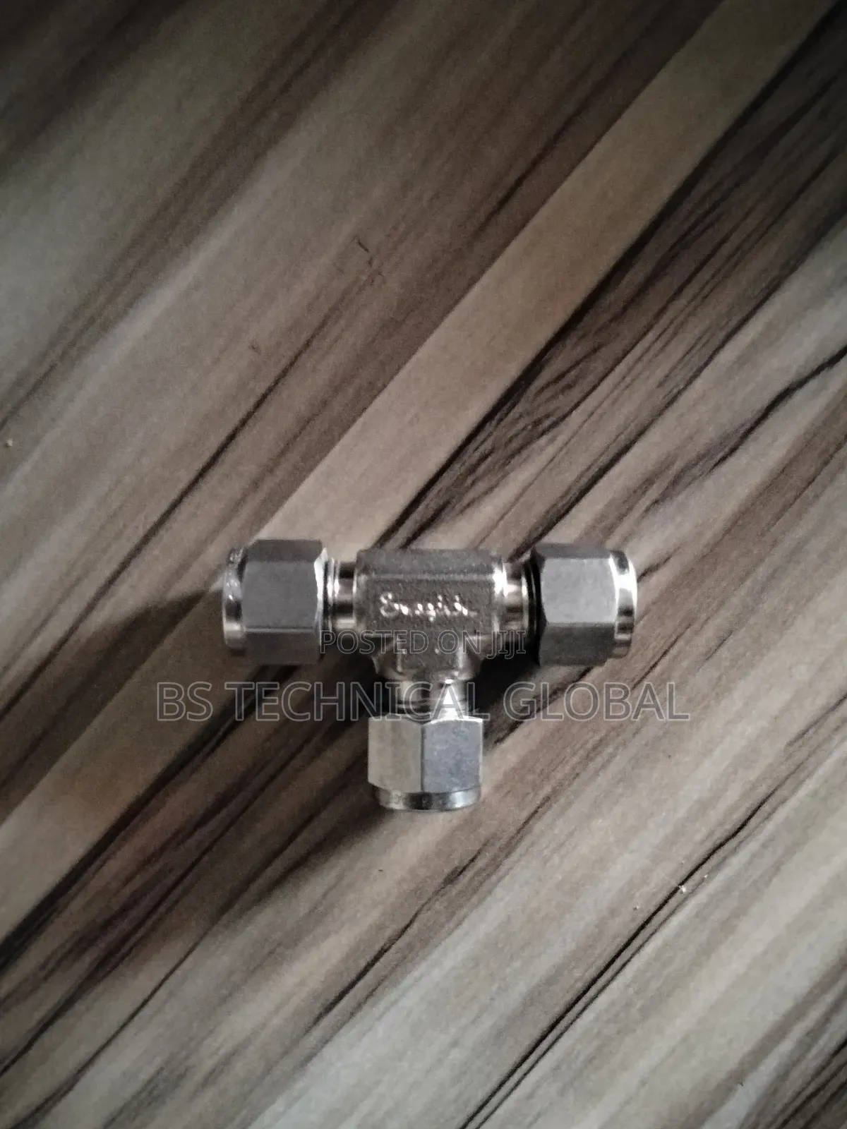 3/8" Tee Union