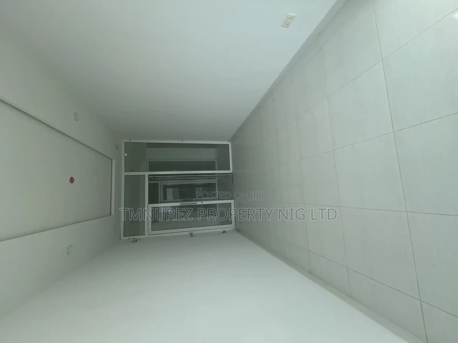 Shop Showroom Space to Let