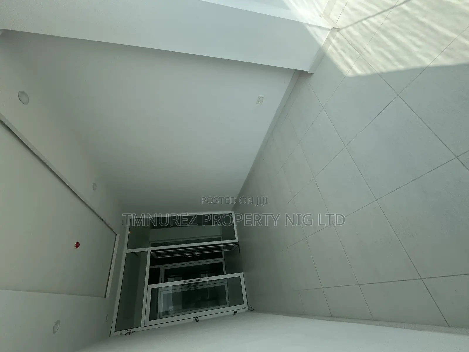 Shop Showroom Space to Let