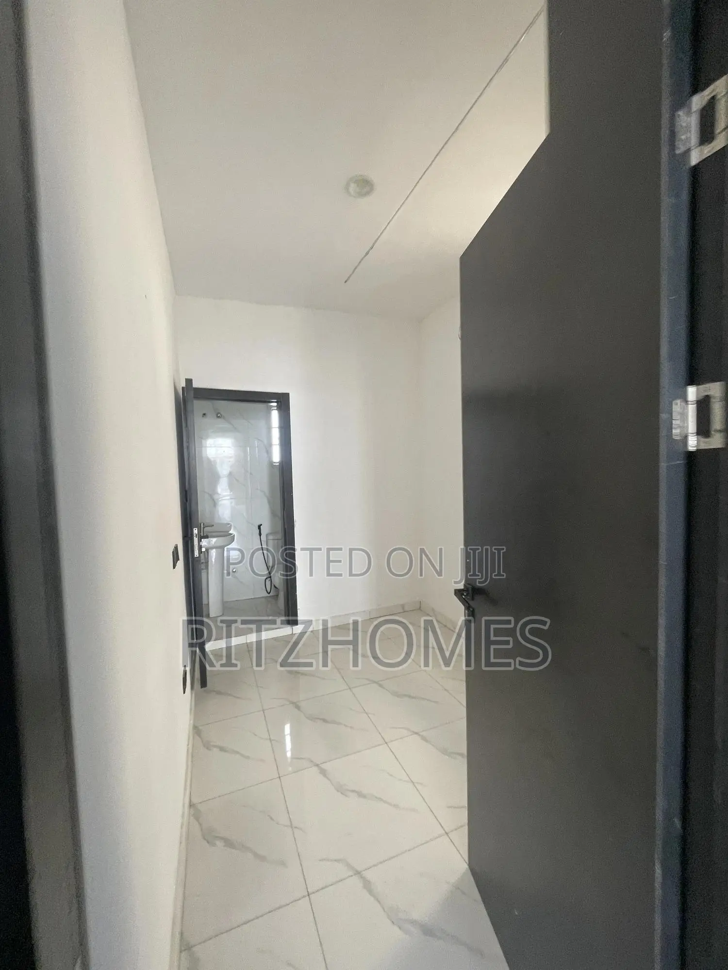 3bdrm Duplex in Ikota for sale