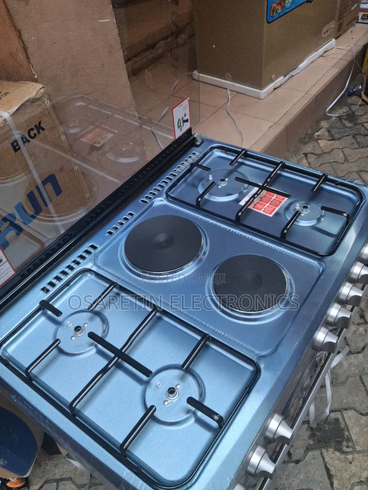 Maxi Gas Cooker Four Burnner and Two Hot Plate