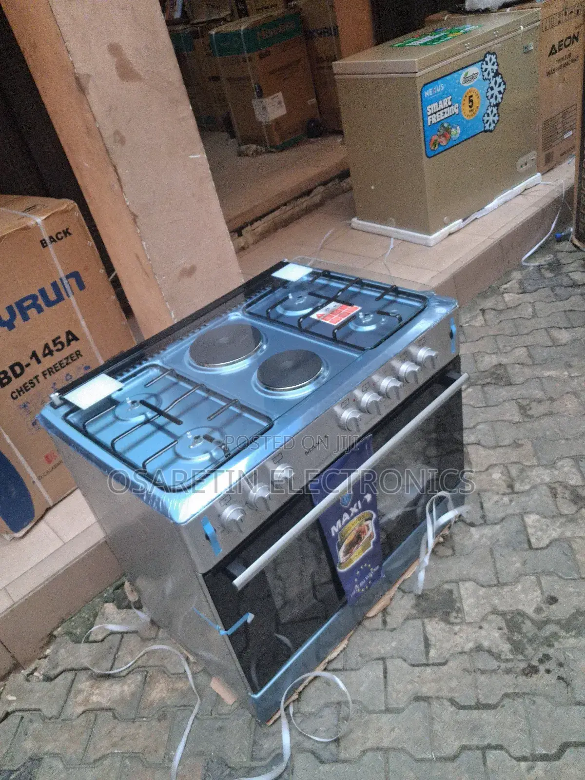 Maxi Gas Cooker Four Burnner and Two Hot Plate