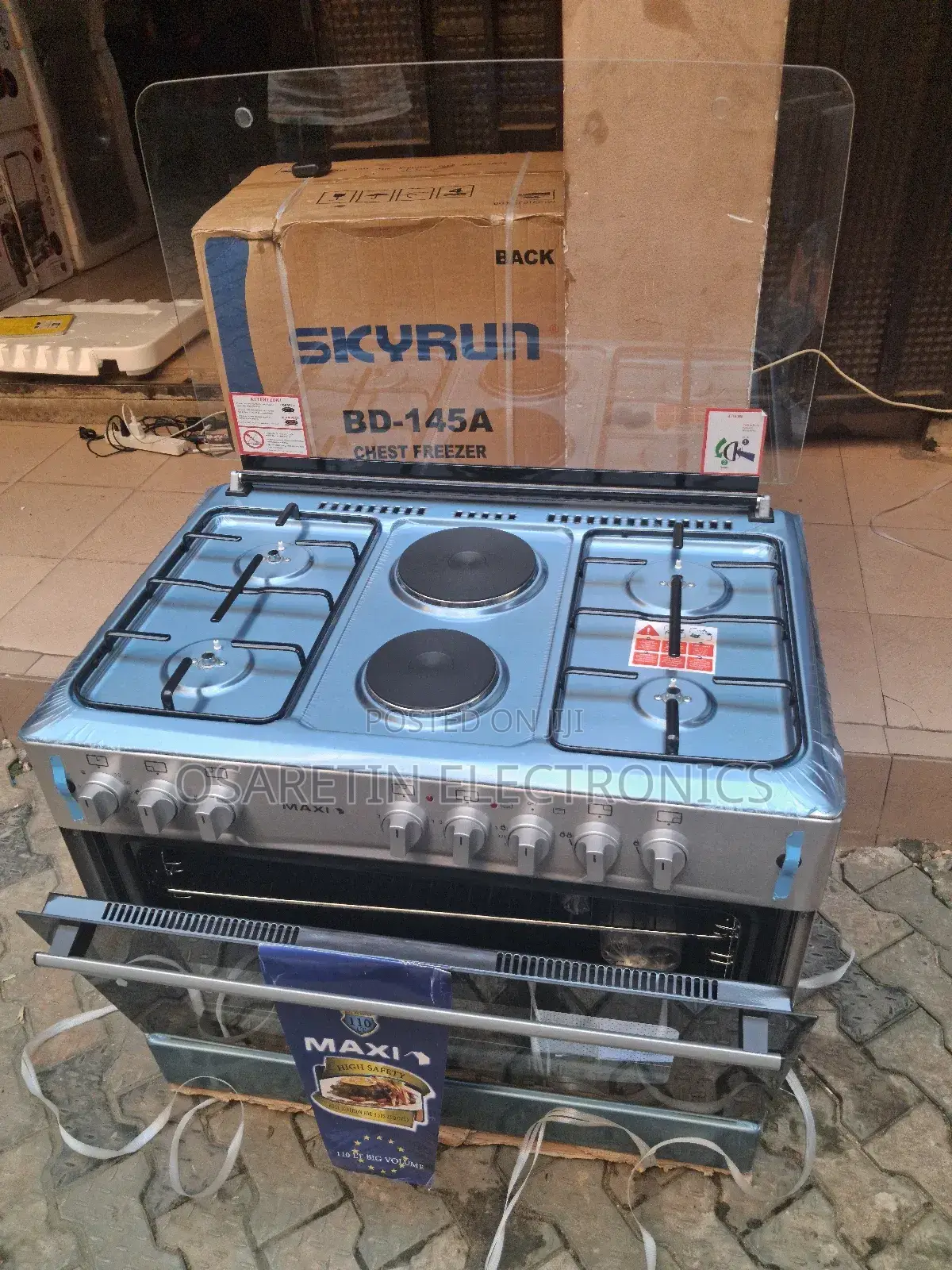 Maxi Gas Cooker Four Burnner and Two Hot Plate