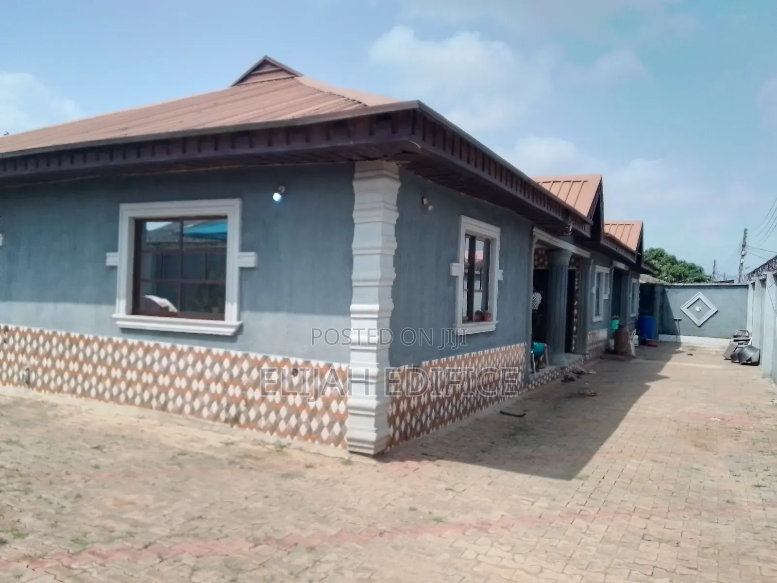 Furnished 5bdrm Bungalow in Omitoro, Ijede / Ikorodu for sale