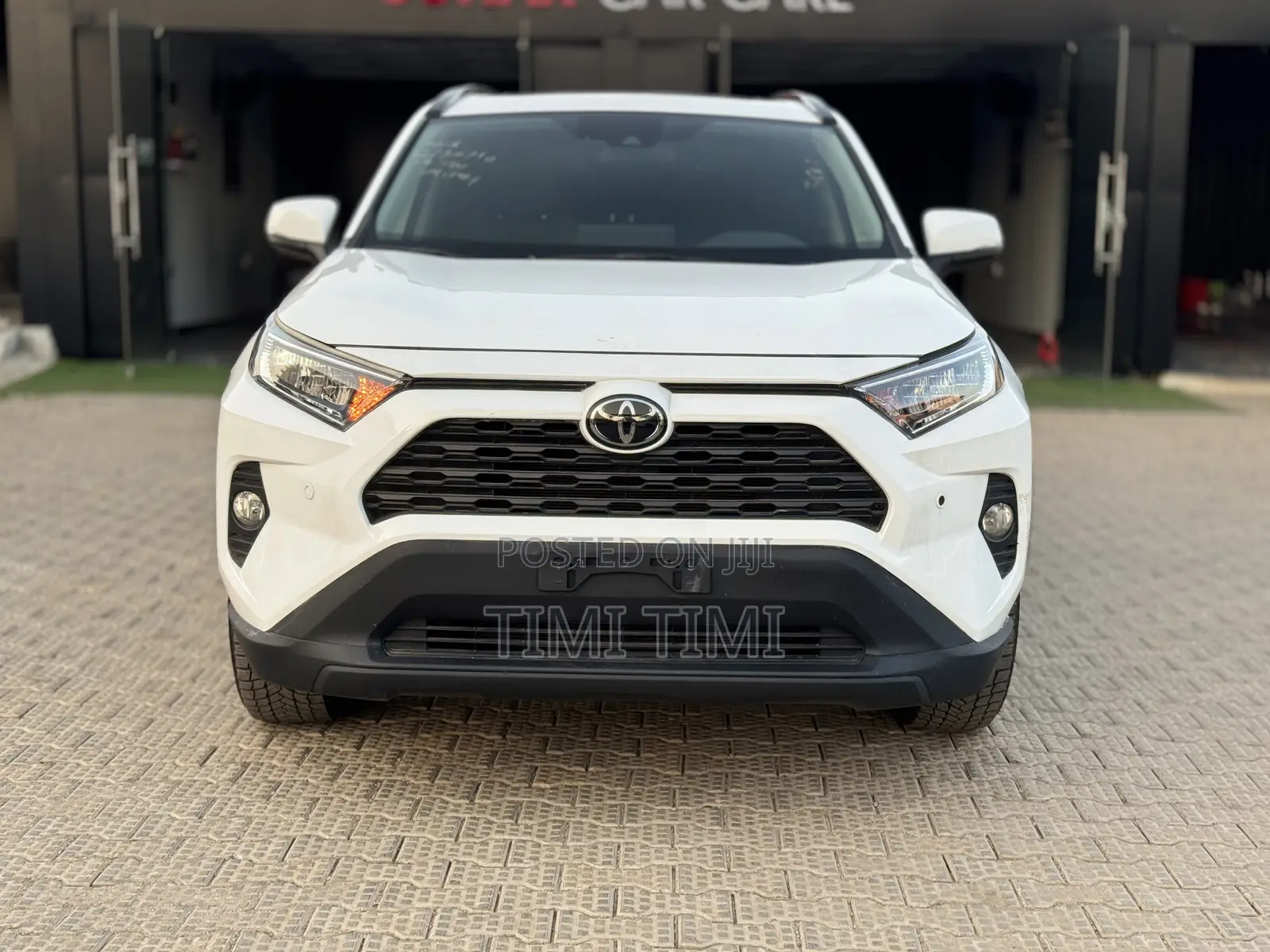 Toyota RAV4 XLE AWD 2020 White