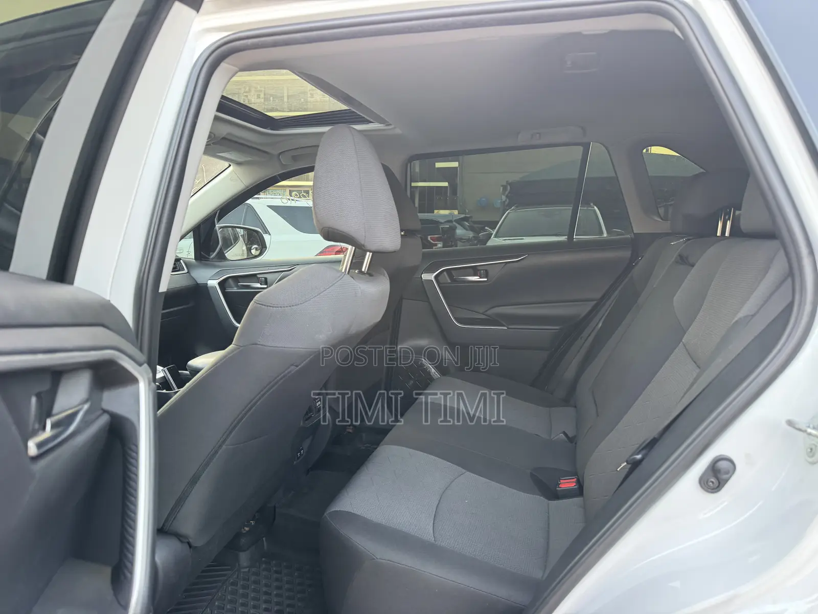 Toyota RAV4 XLE AWD 2020 White