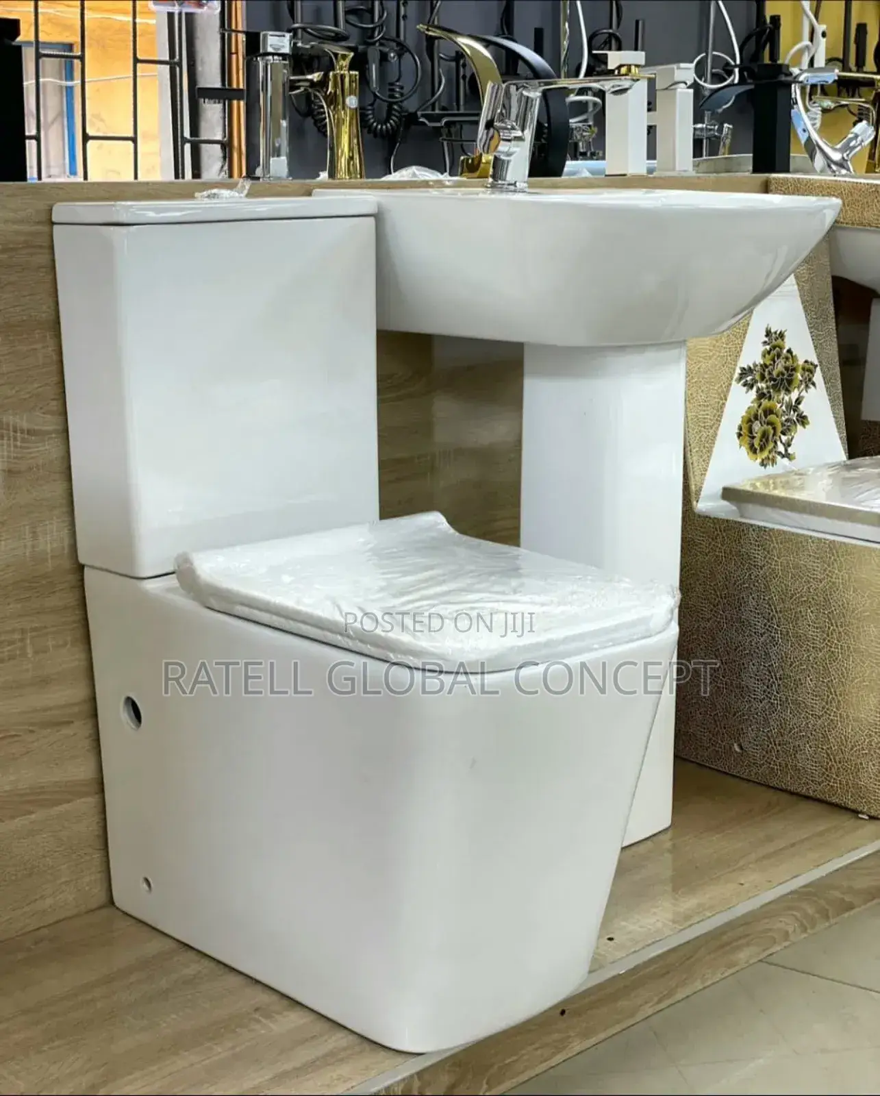 Vstar Isis Executive Toilet Set