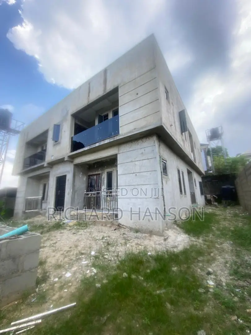 8bdrm Block of Flats in Sangotedo for sale
