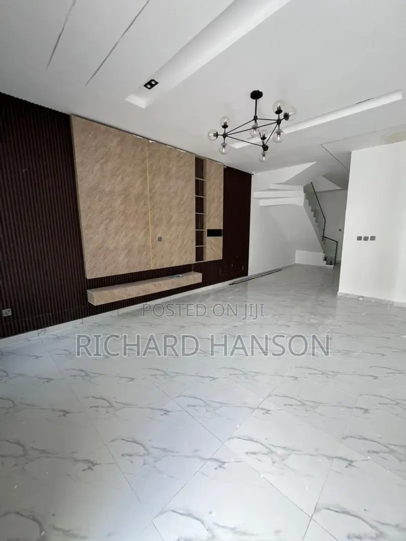 4bdrm Duplex in Lekki Phase 2 for sale