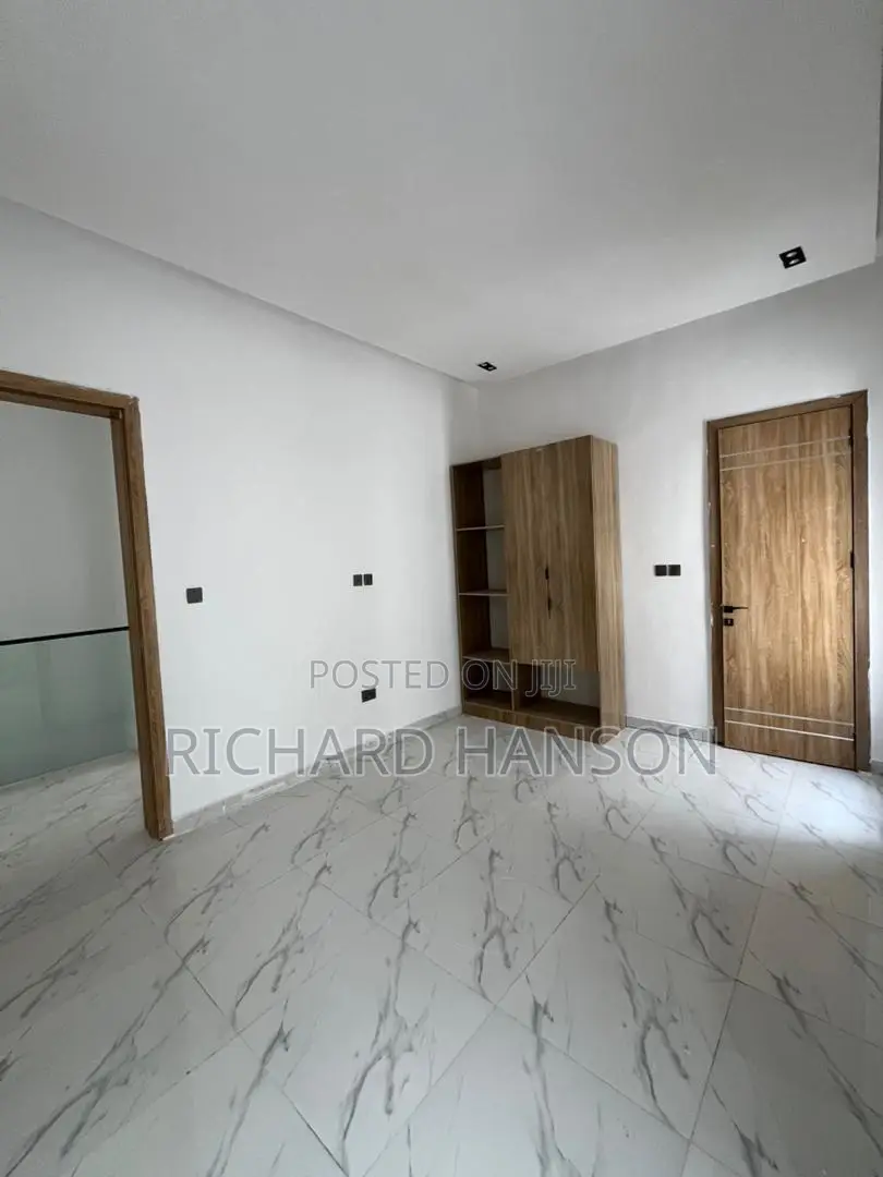 4bdrm Duplex in Lekki Phase 2 for sale