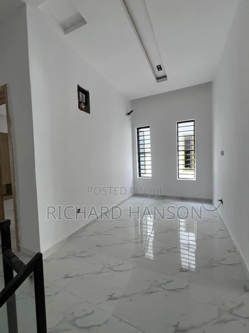 4bdrm Duplex in Lekki Phase 2 for sale