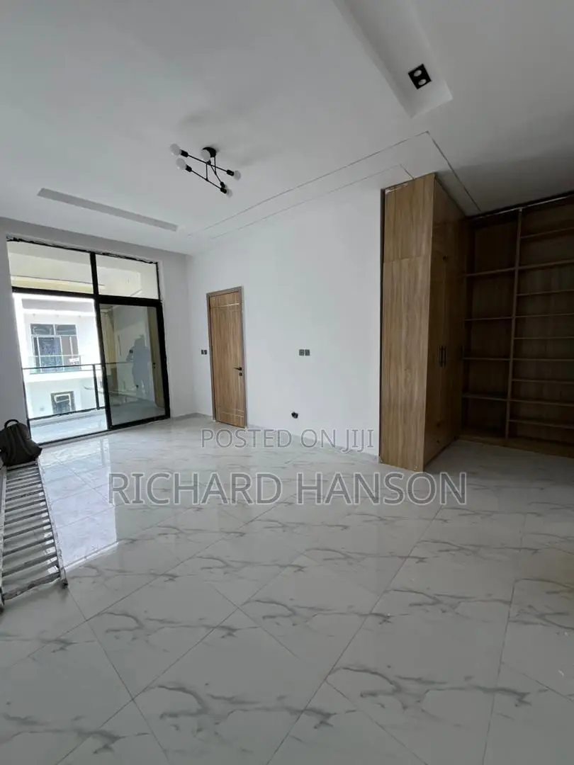 4bdrm Duplex in Lekki Phase 2 for sale