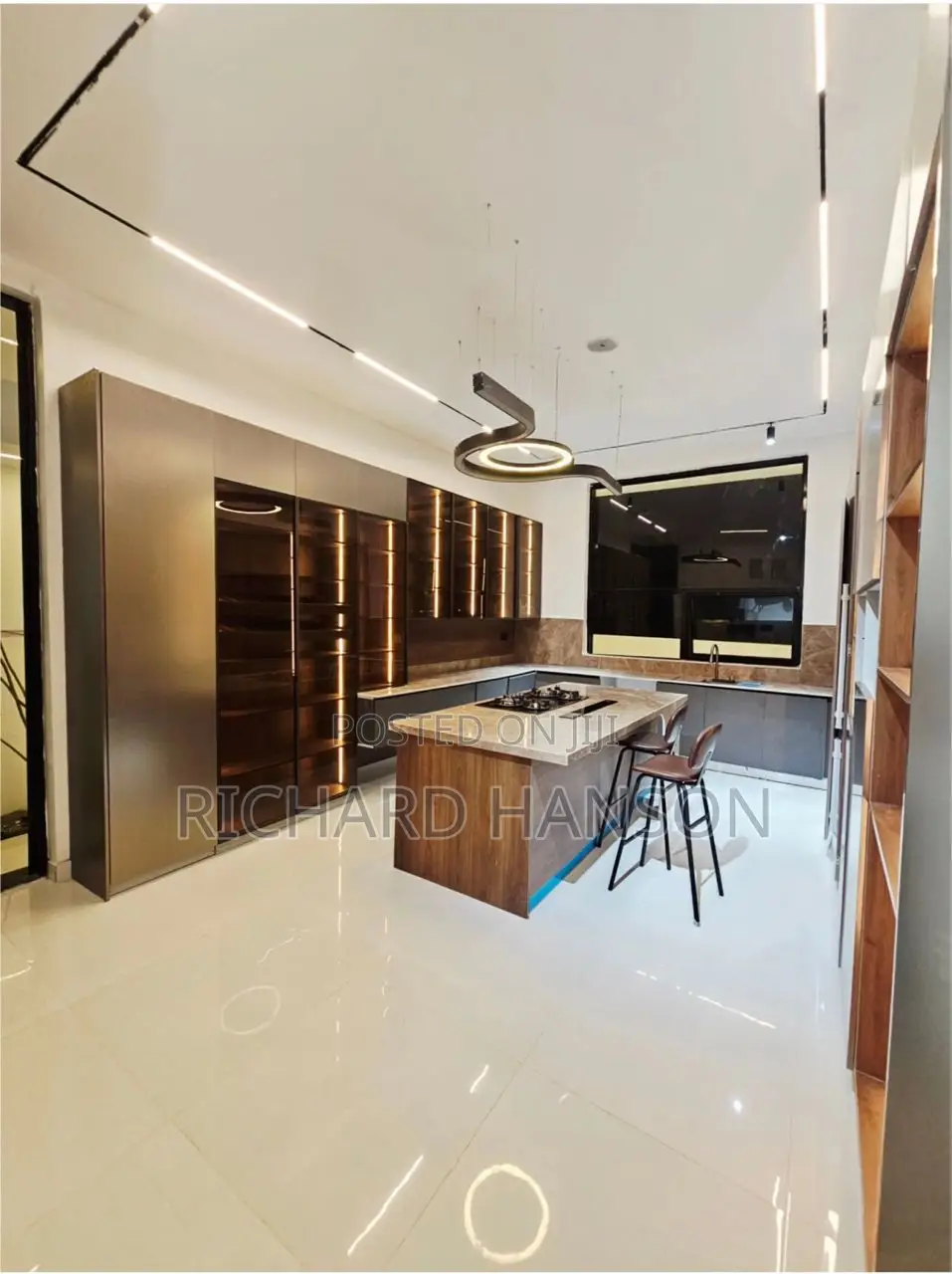 5bdrm Duplex in Lekki Phase 1 for sale