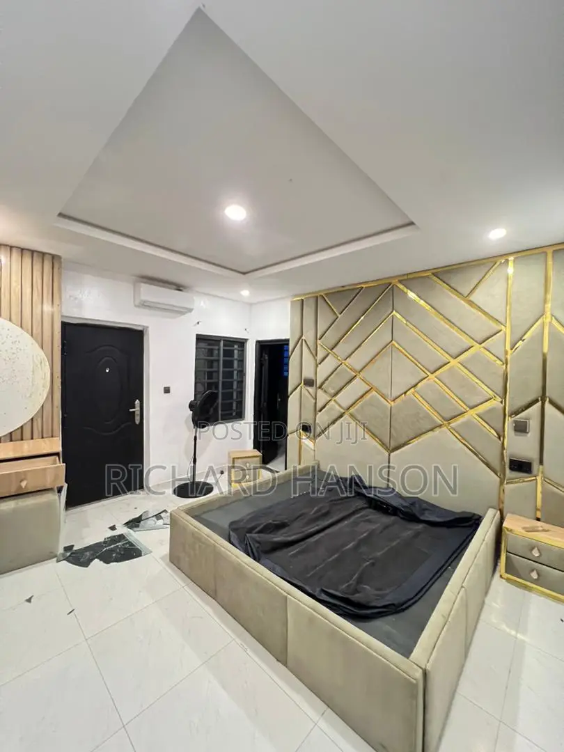 Furnished 2bdrm Apartment in Lekki Phase 1 for sale