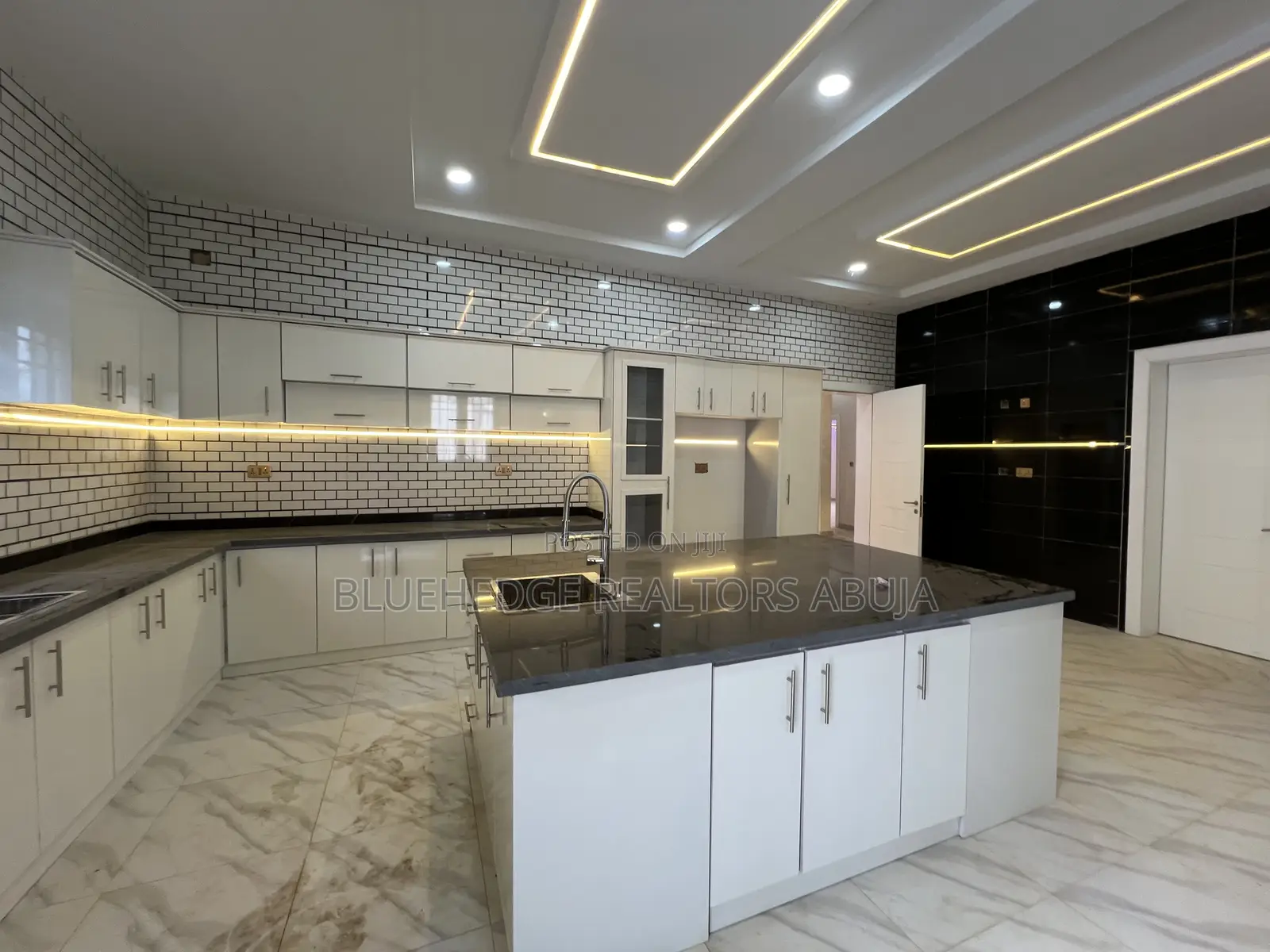 7bdrm House in Gwarinpa for sale