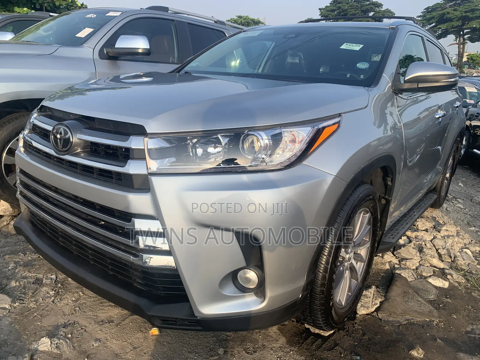 Toyota Highlander XLE 4x4 V6 (3.5L 6cyl 8A) 2018 Silver
