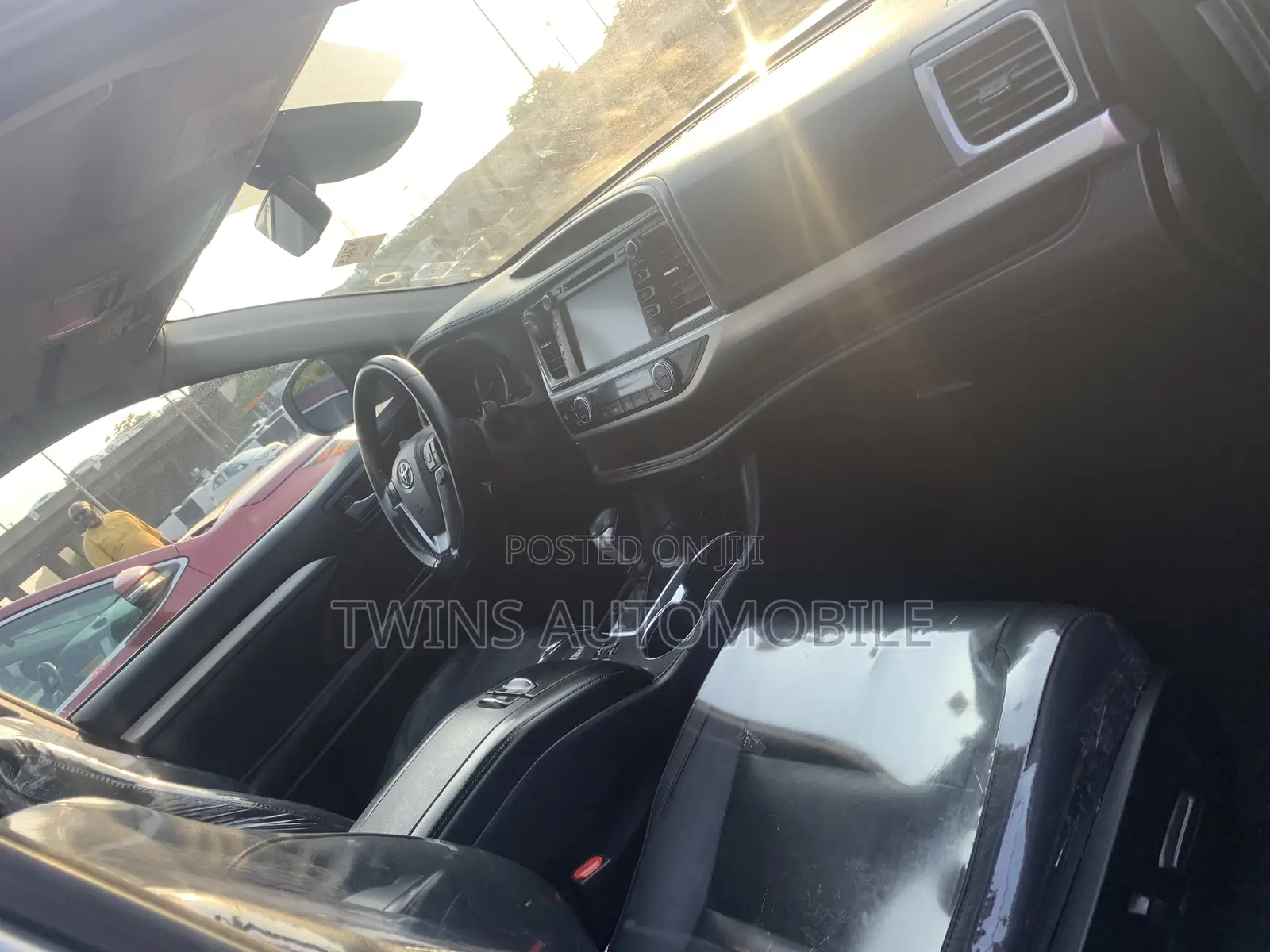 Toyota Highlander XLE 4x4 V6 (3.5L 6cyl 8A) 2018 Silver