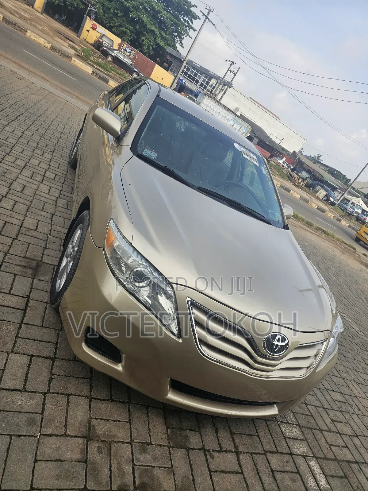 Toyota Camry 2011 Gold