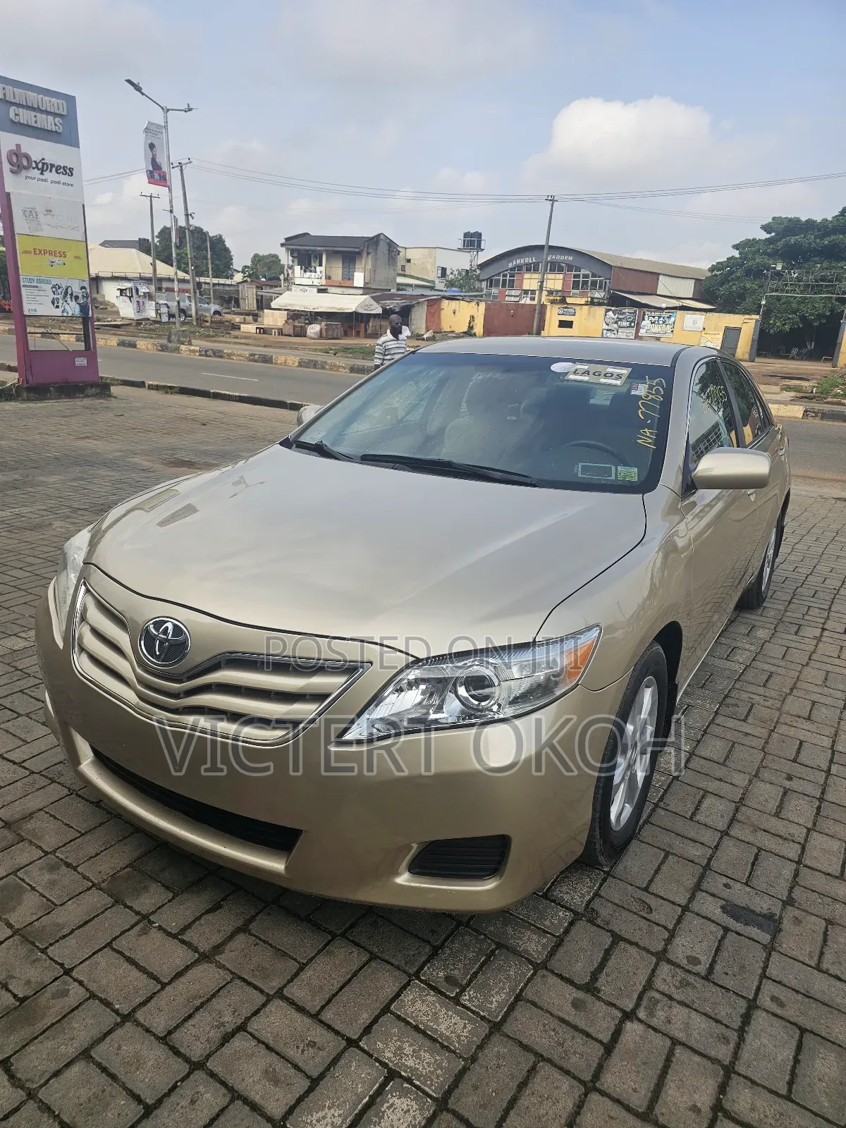 Toyota Camry 2011 Gold