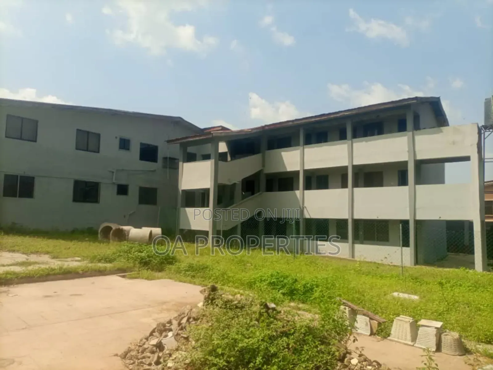 Commercial Building(Formally a School) 3 Plots, Fenced Gated 4sale